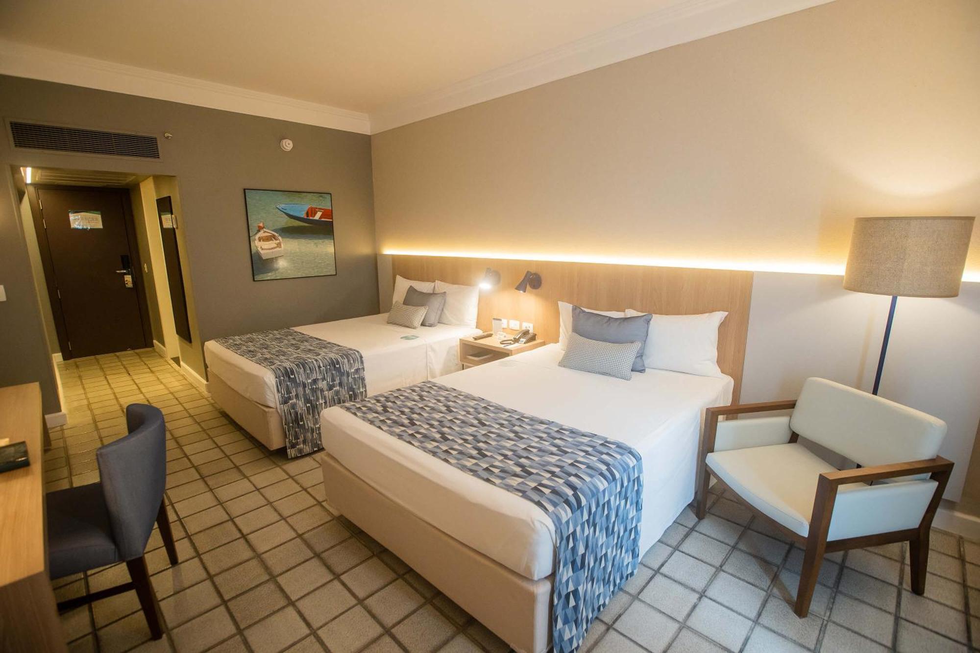 Hotel Deville Prime Salvador Exteriör bild A room at the hotel