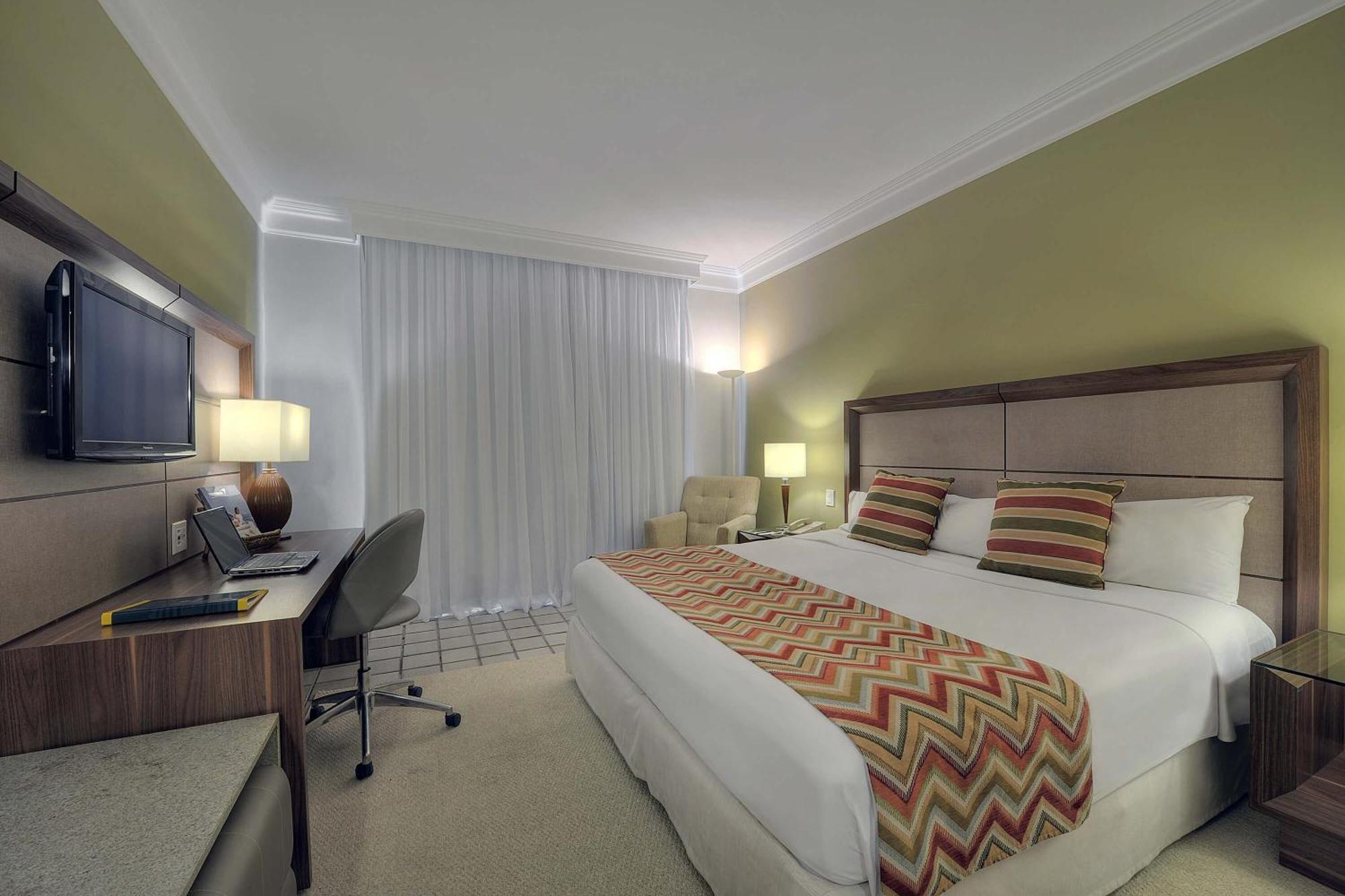 Hotel Deville Prime Salvador Exteriör bild A room at the hotel