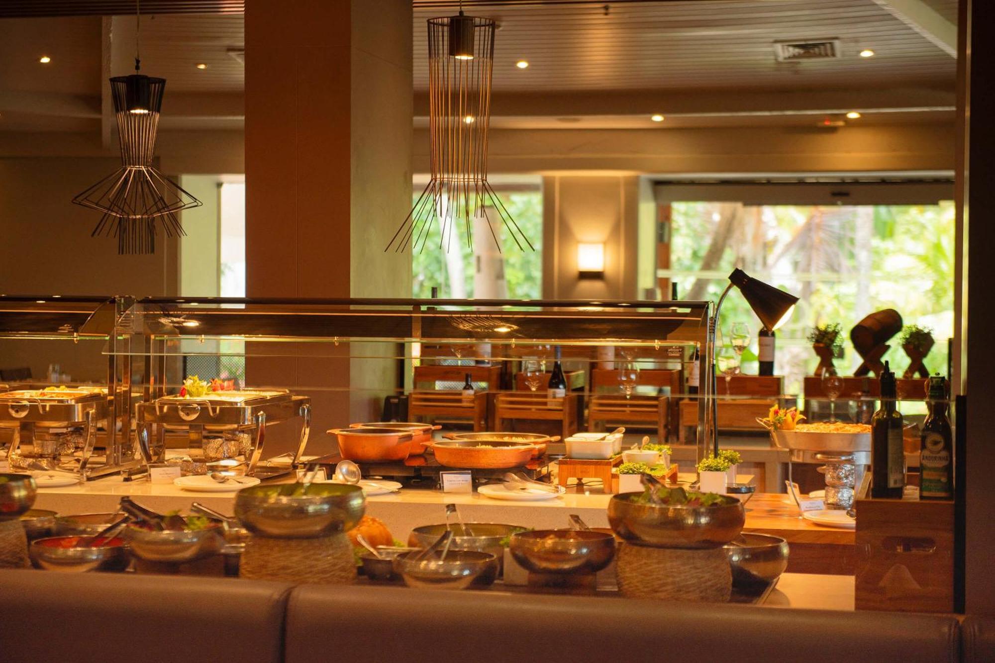 Hotel Deville Prime Salvador Exteriör bild A buffet at a restaurant