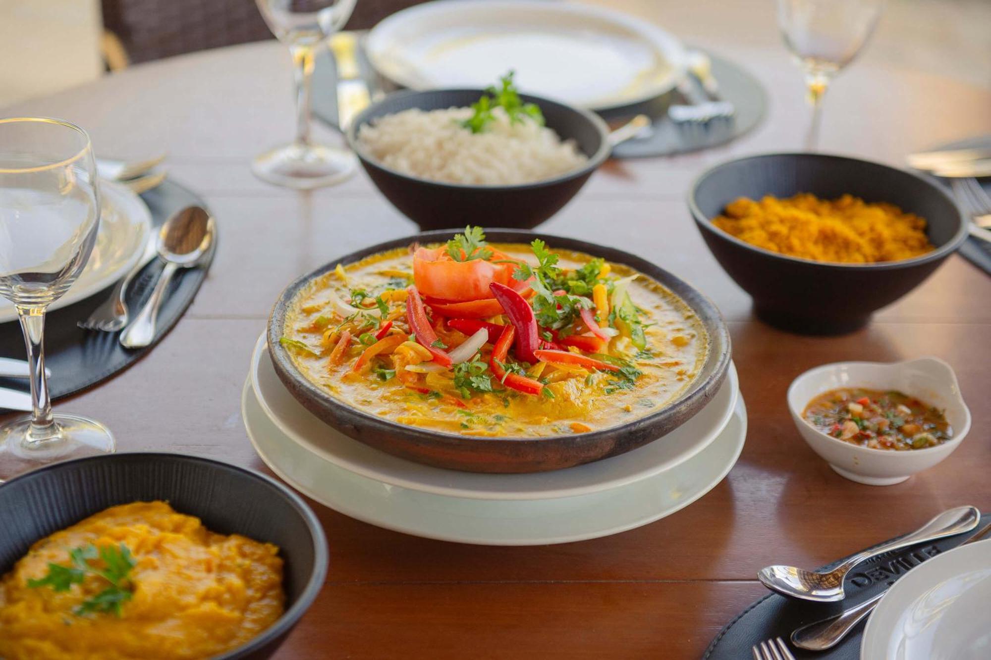 Hotel Deville Prime Salvador Exteriör bild Indian cuisine