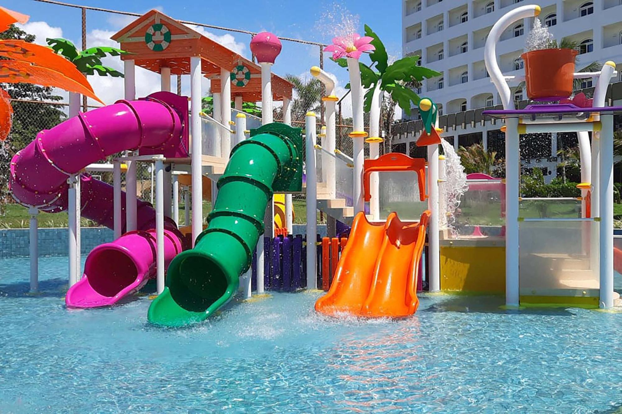 Hotel Deville Prime Salvador Exteriör bild Water park