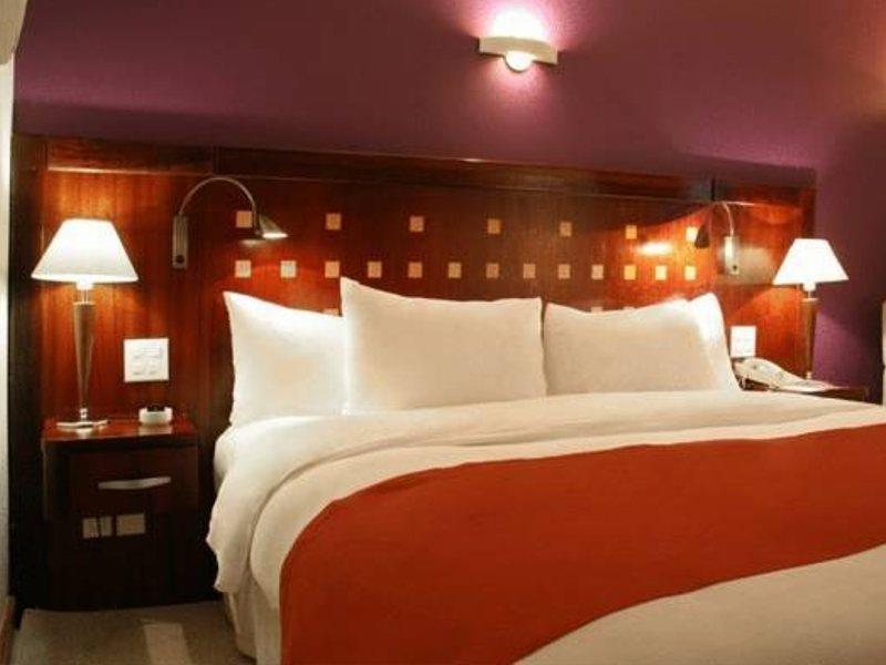 Hotel Deville Prime Salvador Exteriör bild A typical room at the hotel