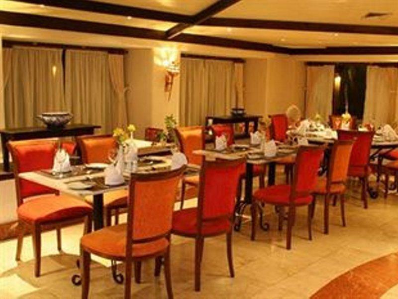 Hotel Deville Prime Salvador Exteriör bild The interior of the restaurant