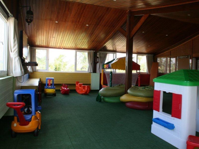 Hotel Deville Prime Salvador Exteriör bild The interior of the playroom