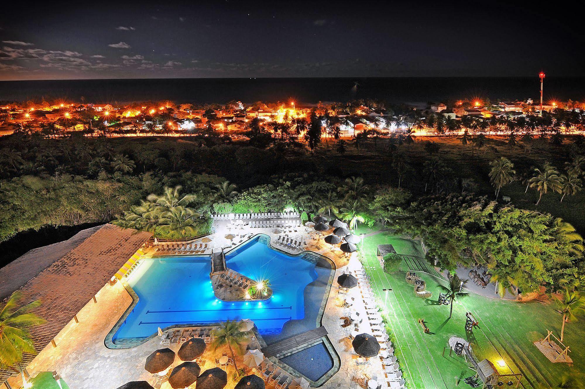 Hotel Deville Prime Salvador Exteriör bild Aerial view of the resort at night